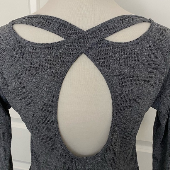 3/4 Sleeve Under Armour Shirt - Picture 5 of 5